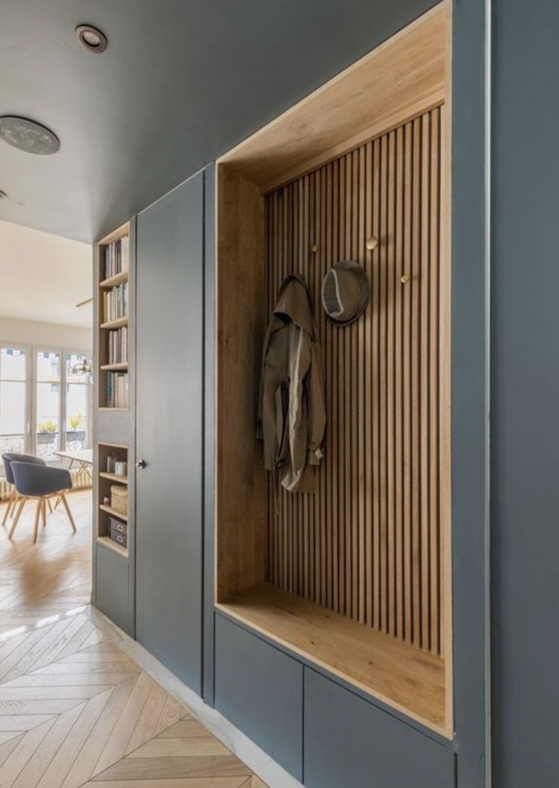 Entrance wall panelling 